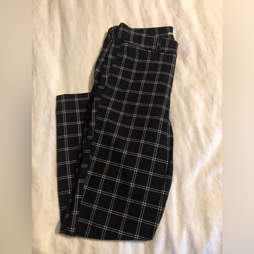 Old Navy High Rise Pixie pants, size 6.